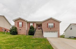 3137 Brook Hill Dr, Clarksville, TN 37042-8666