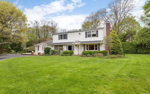 338 Elwood Rd, Elwood NY  11731-2215 exterior