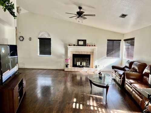 437 Stonewood Dr, Los Banos, CA 93635-2917