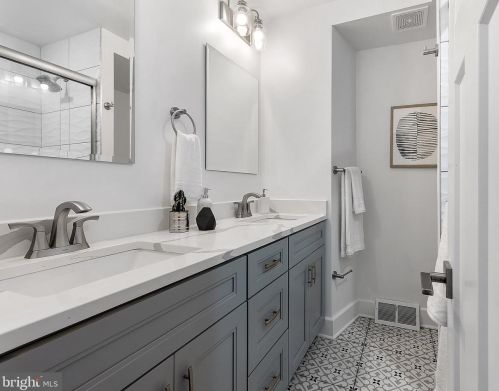 154 Fairmount Ave, Philadelphia PA  19123-3017 exterior