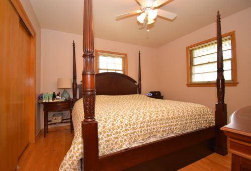 9616 Greenview Ln, Thiensville WI  exterior