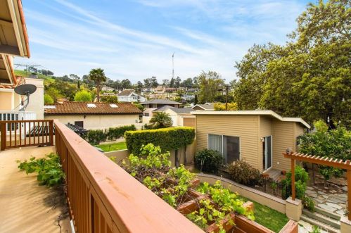 24409 Neece Ave, Torrance CA  90505-6523 exterior