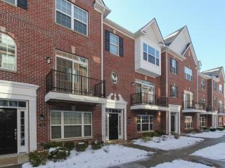 62 Monon Ln, Carmel, IN 46032-1367