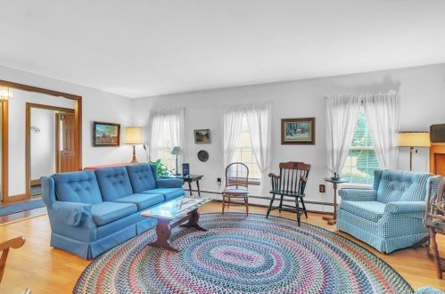 52 Farmstead Ln, Windsor CT 06095-1833 exterior