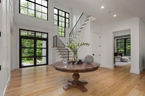 168 Proprietors Xing, New Canaan CT  06840-2046 exterior