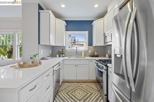 409 45th St, Oakland CA  94609-2124 exterior