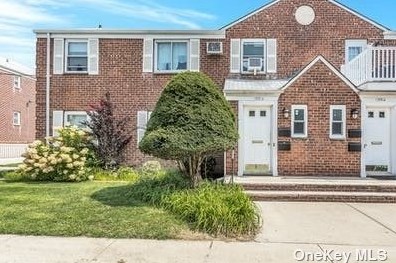 7251 Little Neck Pkwy, Floral Park, NY 11004-1128