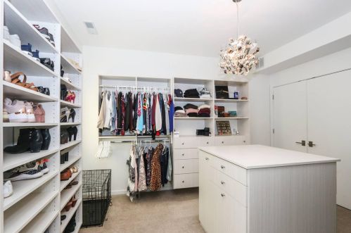 2872 Erie Ave, Cincinnati OH 45227-2735 exterior