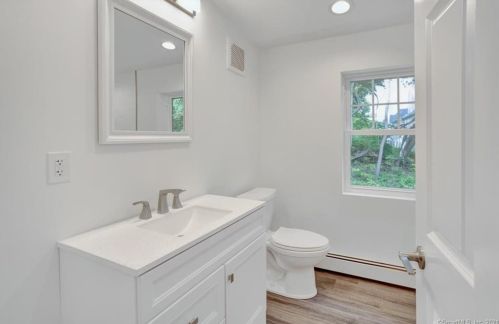 28 Crowley Ave, Milford CT  06461-2306 exterior