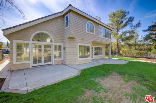 26520 Mistletoe Ct, Santa Clarita CA  91355-3525 exterior