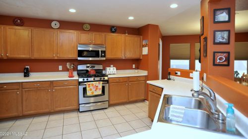 3944 Pine Creek Way, Tucson AZ 85745-7115 exterior