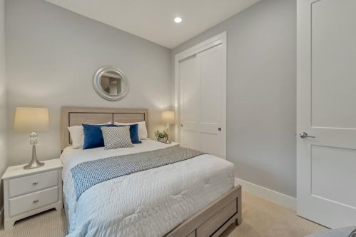 267 Fairchild Dr, Mountain View CA  94043-2086 exterior
