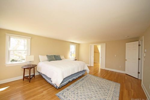 26 Oak Knoll Rd, Ridgefield CT  06877-4334 exterior