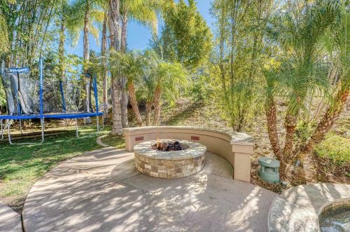 7432 Circulo Sequoia, Carlsbad CA 92009-8467 exterior