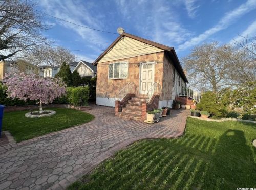402 Beach 9th St, Far Rockaway NY  11691-5522 exterior