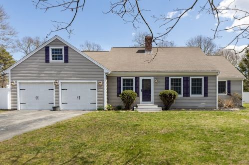 24 Viking Ln, Sandwich, MA 02563-2663