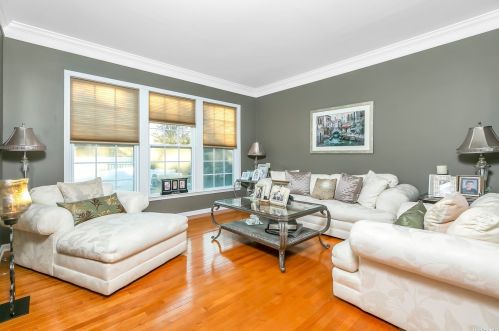 19 Pinehurst Dr, Mount Sinai NY  11766-3421 exterior