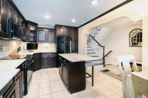 152 Brush Hollow Cres, Rye Brook NY  10573-1624 exterior