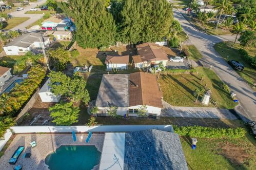 4317 Pine St, West Palm Beach FL  33407-6516 exterior