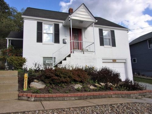 1210 Green St, Jeannette, PA 15644-1447