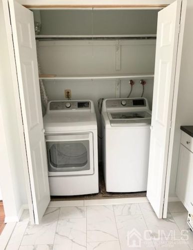 1338 Cricket Ln, Woodbridge NJ  07095-4404 exterior