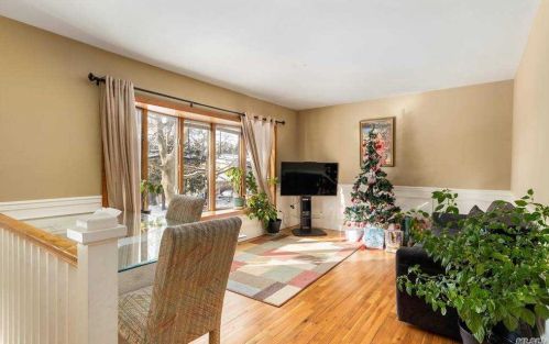 20 Beverly Rd, Huntington Station, NY 11746-3467