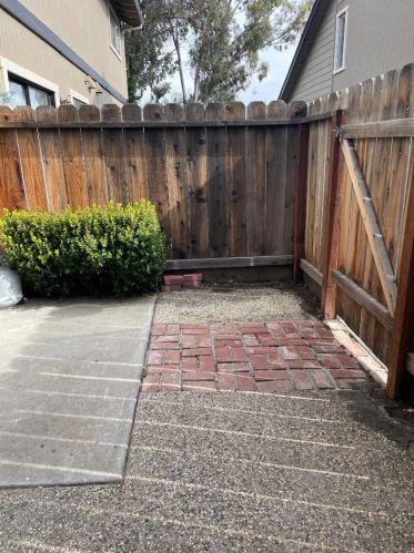 831 Nash Rd, Hollister CA  95023-5420 exterior