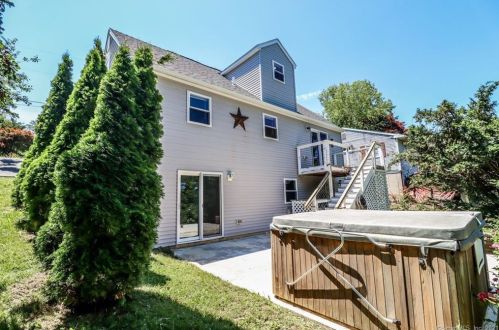 13 Clearview Dr, Brookfield Center CT  06804-1407 exterior