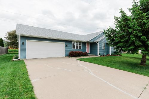 2807 Pleasant Dr, Holmen, WI 54636-9514