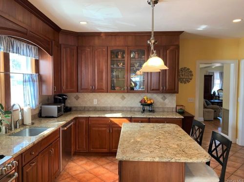 4 Stone Ave, Crotonville NY  10562-3707 exterior