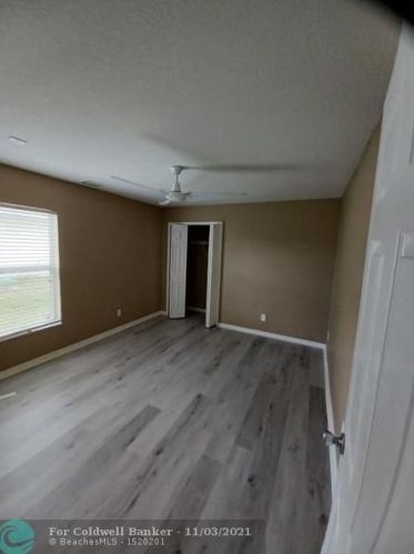 298 Carter Ave, Fort Pierce FL 34983-3006 exterior