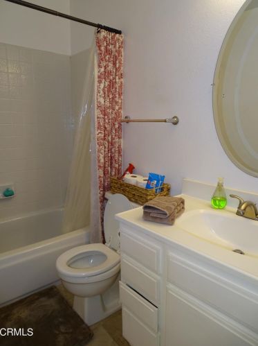 704 Holly Ave, Oxnard CA 93036-1907 exterior