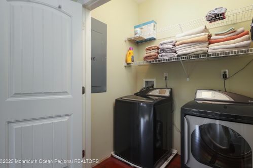 8 Benton Ave, Leonardo NJ  07737-1403 exterior