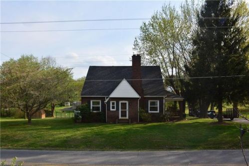 107 Greenway Dr, Mount Airy, NC 27030-4465
