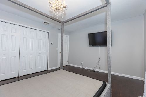 143 Sherbrooke Rd, North Lindenhurst NY  11757-1646 exterior