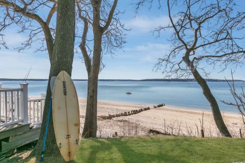 35 Argyle Dr, Northport, NY 11768-1002