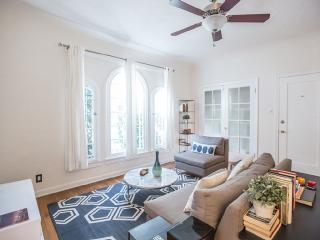 138 Clark Dr, Los Angeles CA  90048-3202 exterior
