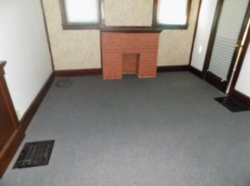 227 7th St, Hermitage, PA 16150-1949