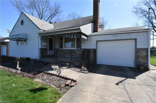 81 Parish Ave, Hubbard, OH 44425-1952