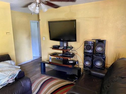 151 Academy Ave, Sanford, FL 32771-3040