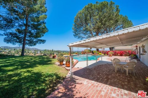 3711 Cody Rd, Van Nuys, CA 91403-5018