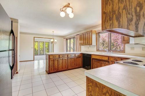 57 Deer Hills Ct, Saint Paul, MN 55127-2208