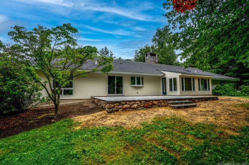 14 Turtle Back Rd, New Canaan CT  06840-2618 exterior