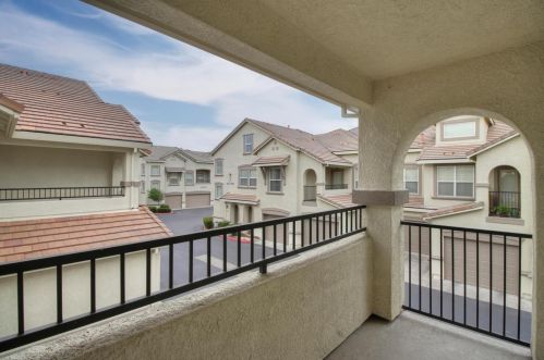 5482 Tares Cir, Elk Grove CA  95757-4361 exterior