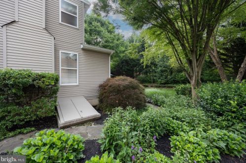 1217 Indian Trl Dr, Downingtown PA  19335-5606 exterior