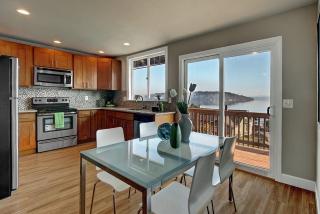 10646 Dixon Dr, Seattle WA  98178-2717 exterior