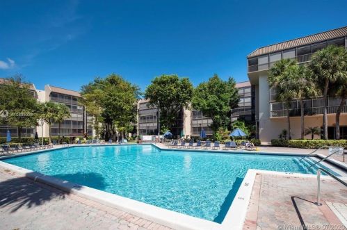 2804 46th Ave, Hollywood FL  33021-2950 exterior