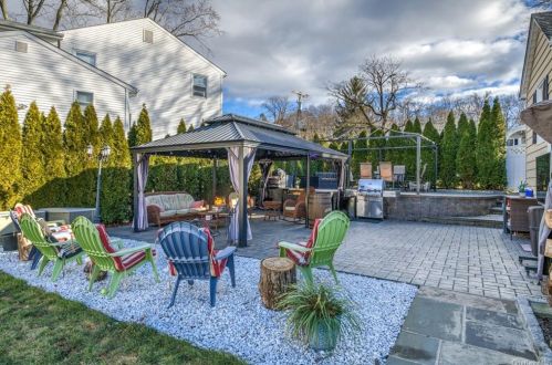 86 Parkway Cir, Scarsdale NY  10583-5420 exterior