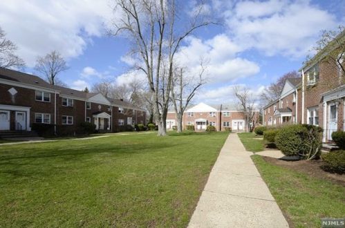 180 Central Ave, Englewood, NJ 07631-2269