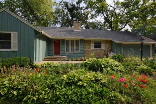 1760 Carriage Ct, Green Bay, WI 54304-2812